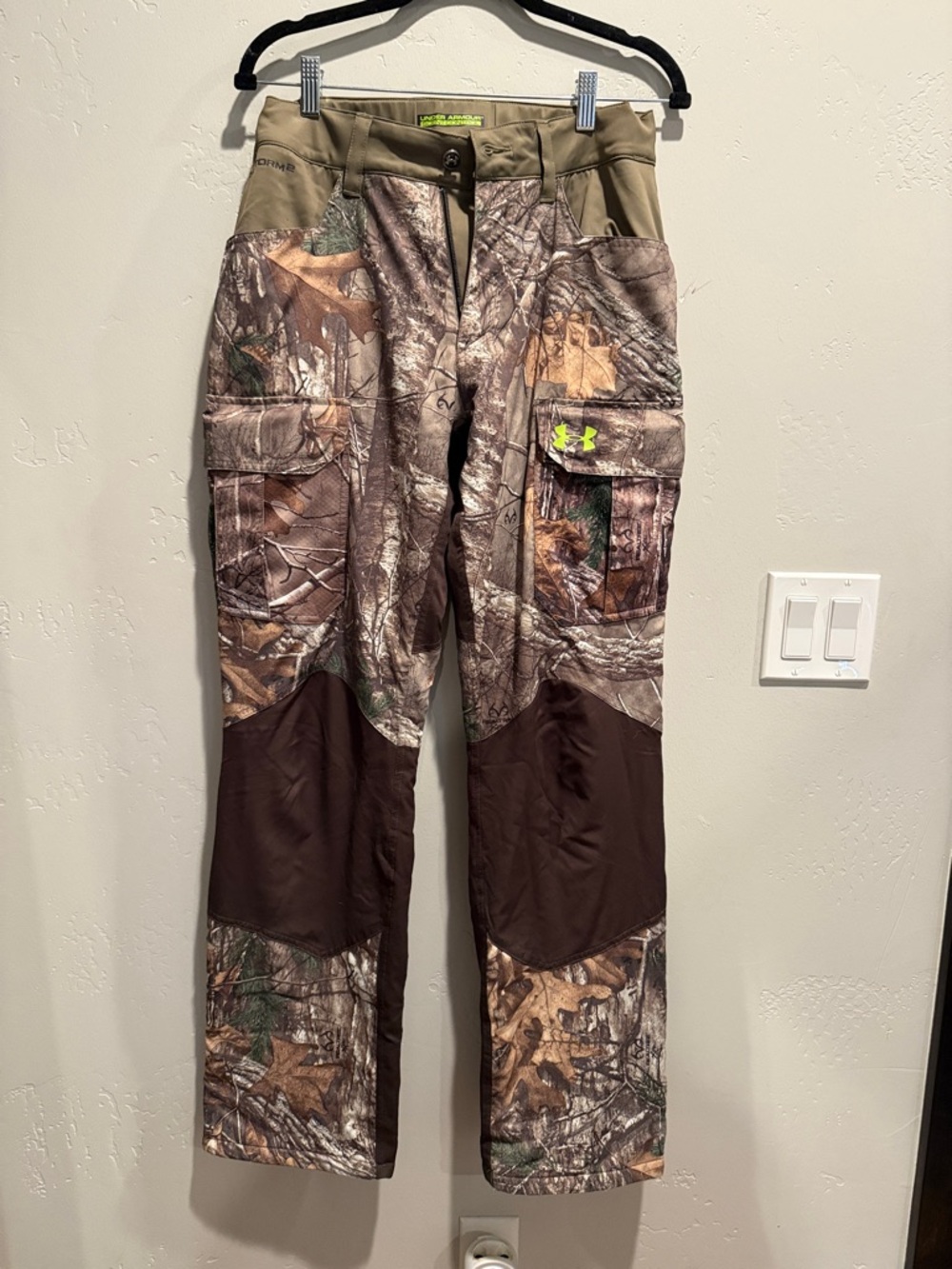 Under Armour Realtree Camo Pants with Olive Waistband and Dark Brown Knee Panels